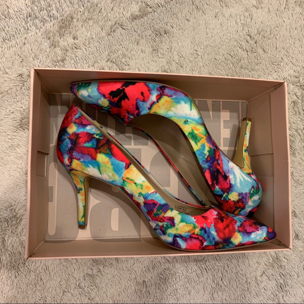 BNIB BCBGeneration Floral Pumps Sz 10